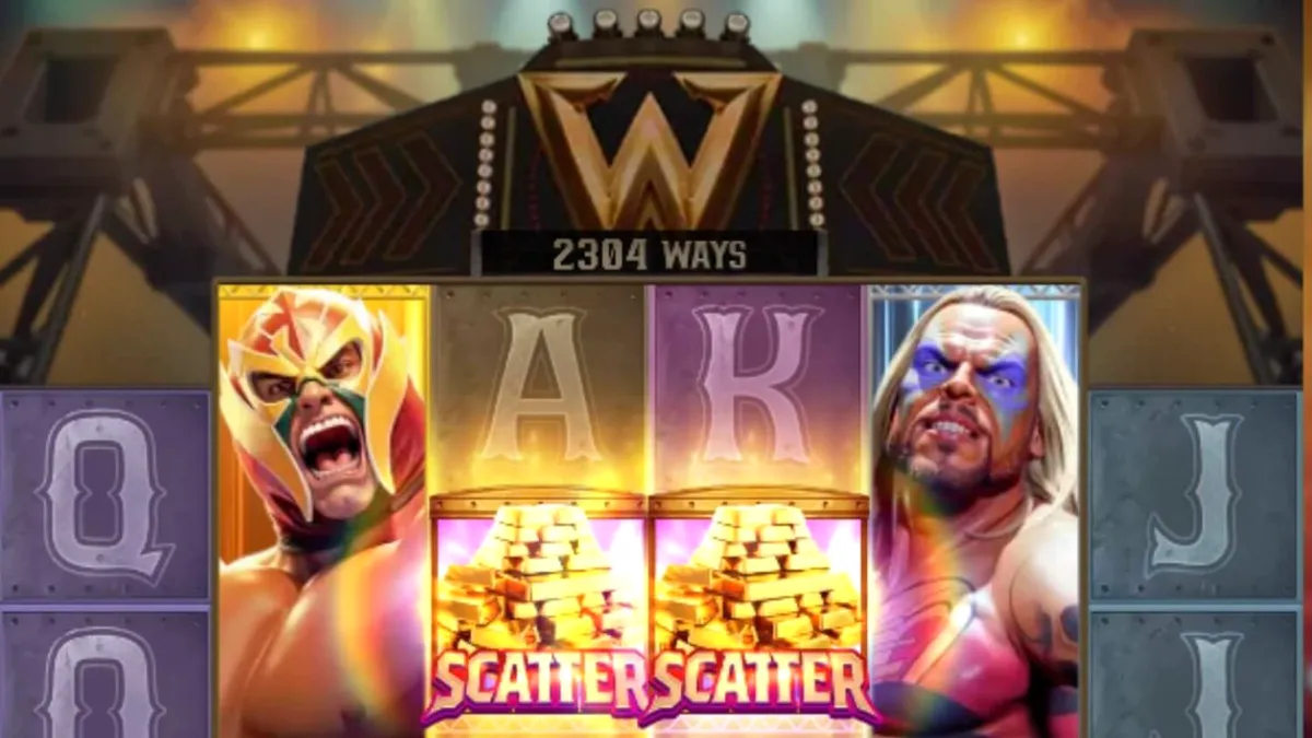 Aksi dramatis di dalam ring gulat pada slot Reel Royale Showdown dengan simbol pegulat dan lampu sorot.